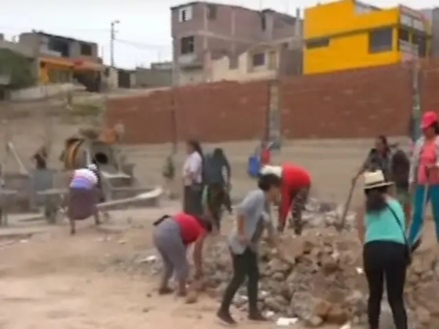 Padres realizan trabajos de reconstrucción en colegio de San Juan de Lurigancho