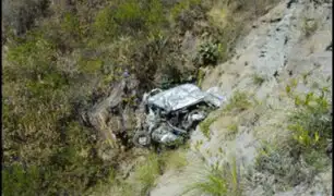 La Libertad: conductor logra escapar antes de que el vehículo caiga a abismo