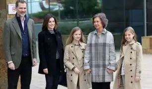 España: reina Letizia “empujó” a su hija para que pose junto a su abuela Sofía