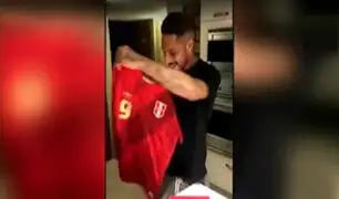 Paolo Guerrero: mira su reacción al recibir la tercera camiseta de la selección