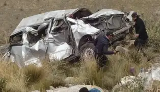 Arequipa: al menos tres turistas murieron tras despiste de miniván