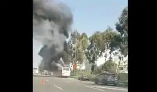 Vehículo a gas se incendia en Panamericana Sur