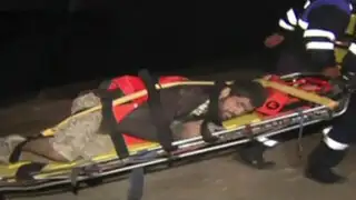 Rescatan a hombre que cayó y quedó atrapado en acantilado de Barranco