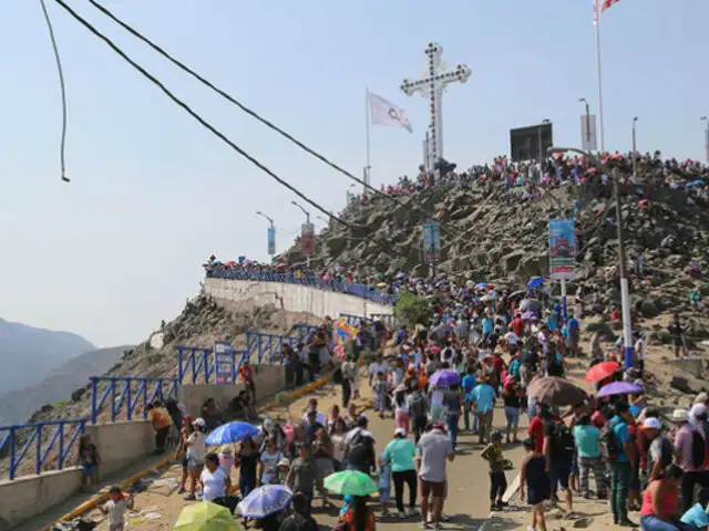 Masiva peregrinación: miles recordaron vía crucis en cerro San Cristóbal