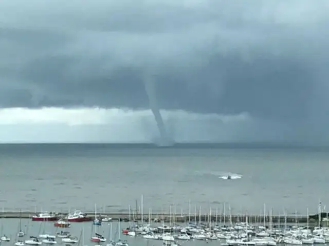 Uruguay: tromba marina generó temor en costas de Montevideo