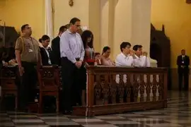 Presidente Martín Vizcarra asistió a misa por el Día de la Madre