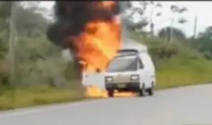 San Martín: combi se incendia en la carretera Belaunde Terry