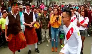 Hinchas peruanos se alistan para el partido de Perú vs. Escocia