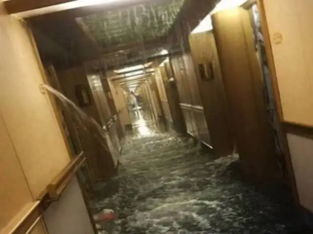 Inundación en un crucero en el Caribe hace revivir al Titanic