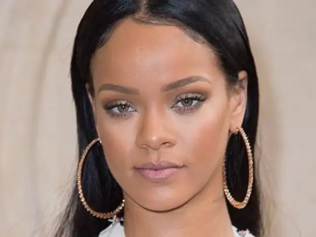 Desconocido entró a casa de Rihanna para abusar sexualmente de ella
