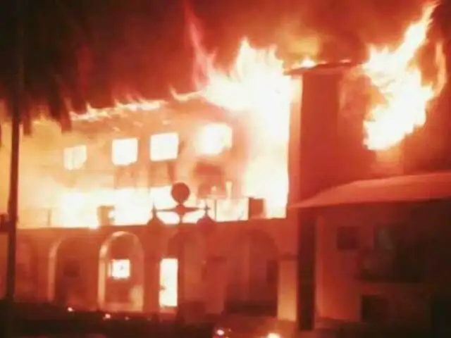 Áncash: incendio de grandes proporciones redujo a cenizas local municipal de Huandoval