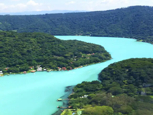 El Salvador: conozca la laguna donde sus aguas cambian de color
