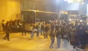 Pánico en el Metropolitano: usuarios rompieron lunas para salir de un bus