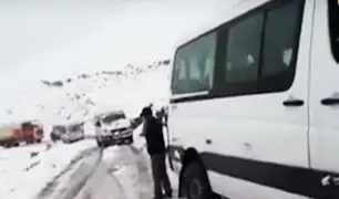 Intensas nevadas bloquean carretera en la vía Arequipa-Puno