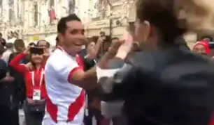 Mundial Rusia 2018: ¡Rusas bailan huayno con hinchas peruanos en Moscú! [VIDEO]