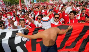 Selección peruana recibió el respaldo de hinchas peruanos y extranjeros