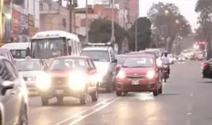 Barranco: hombres y mujeres arriesgan sus vidas con temerosas maniobras al volante