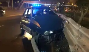 Conductor estrelló su auto contra berma central en av. Javier Prado