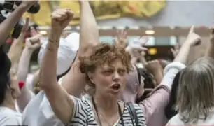 Susan Sarandon es arrestada por protestar contra Trump