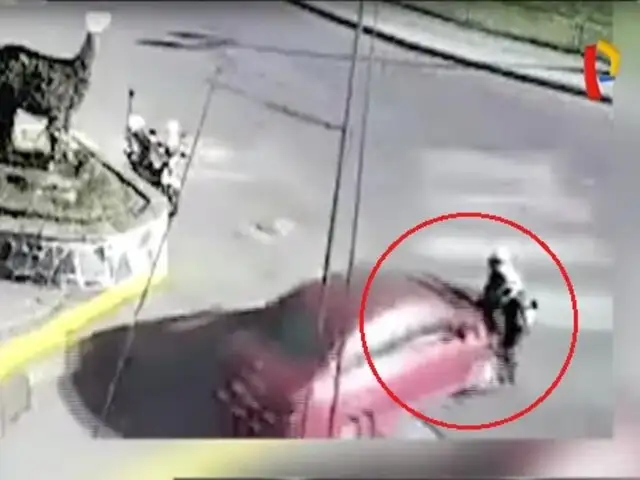 VIDEO:  auto que iba a excesiva velocidad embiste a policía en el Cusco