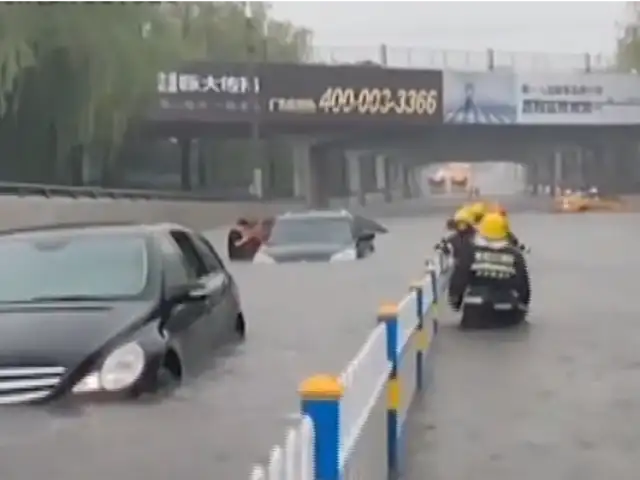 Fuertes lluvias inundaron las calles de China