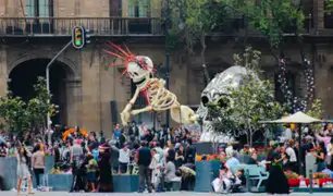 Rusia: hinchas mexicanos celebran tradicional día de los muertos