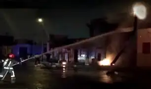 Cercado de Lima: cortocircuito en poste habría ocasionado incendio en tres viviendas