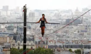 Francia: equilibrista cruza cuerda a 35 metros de altura