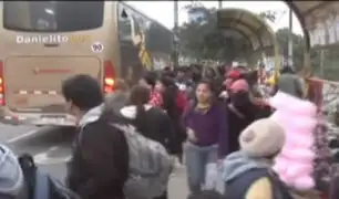Surco: conductores de buses interprovinciales se apoderaron de paradero urbano