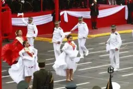 Gran Parada Militar: Cadetes cautivan a los asistentes bailando  marinera