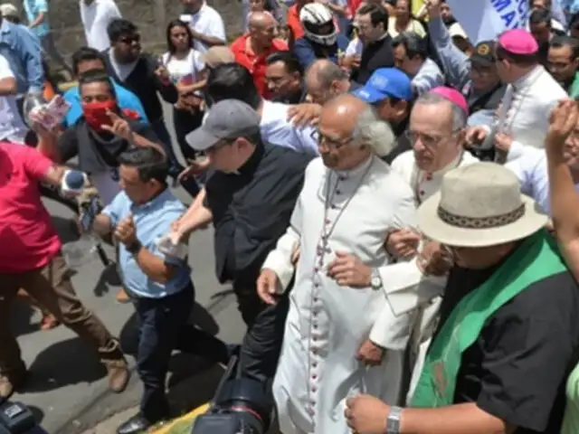 Nicaragua: grupo de paramilitares irrumpe en iglesia y agrede a obispos