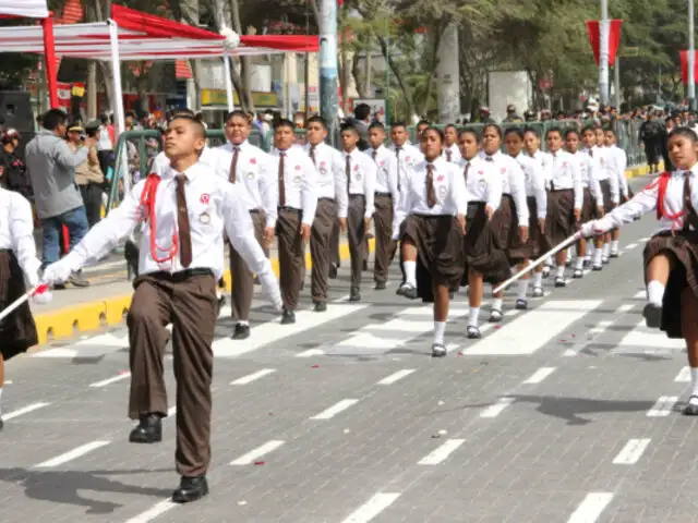 ¿Se deben suspender los desfiles por actos de corrupción?, especialista opina
