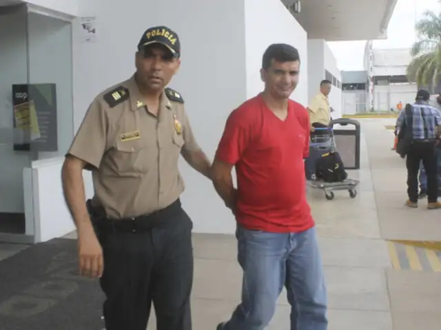 Iquitos: cámara capta a sujeto robando boletos de parqueo en aeropuerto