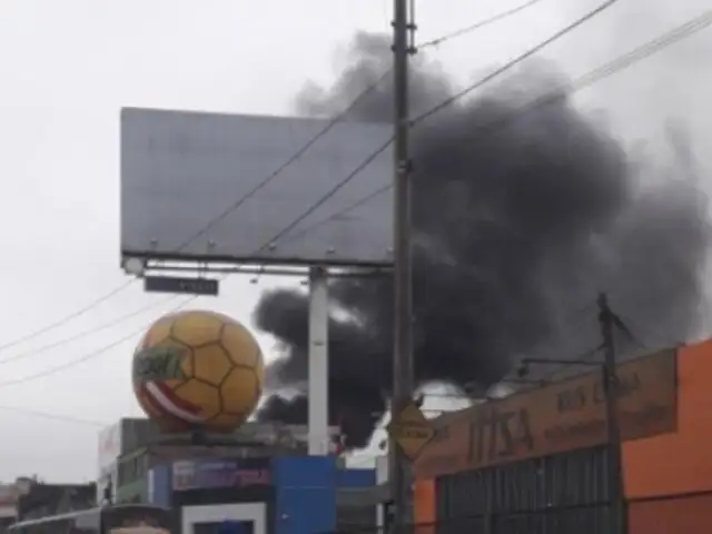 La Victoria: se registra incendio de bus en la avenida 28 de Julio
