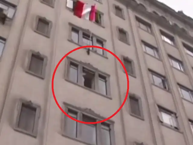 Hombre pierde la vida tras lanzarse de edificio en Cercado de Lima