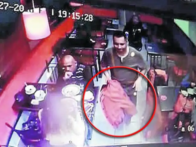 Ica: cámara capta asalto a turista dentro de restaurante