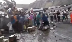 Ica: pobladores saquean camión volcado y atacan a policía