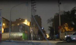 Cercado de Lima: vagones de tren derriban dos postes de alumbrado público y telefonía
