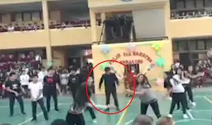 Escolar irrumpe en baile de sus compañeros y se vuelve viral