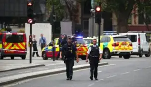Auto choca contra vallas del Parlamento británico y deja varios heridos