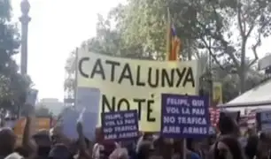 Barcelona: Rey Felipe es recibido en medio de protestas durante conmemoración de víctimas de atentado