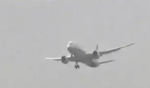 Japón: avión se balancea peligrosamente antes de aterrizar en medio de un tifón