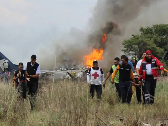 México: avión se estrelló con 103 personas a bordo en Durango