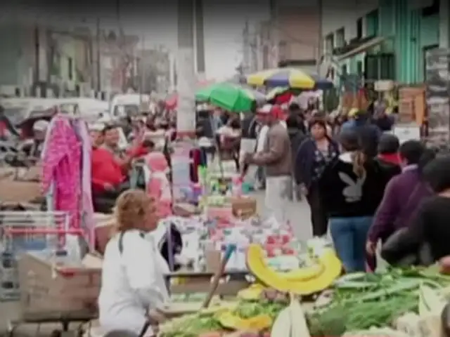 En Lima trabajan más de 300 mil vendedores ambulantes