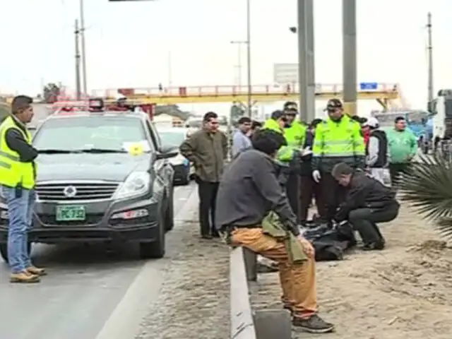 Dos hombres fallecieron en diversos puntos de Lima por no usar puente peatonal