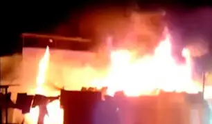 Voraz incendio consume taller de carpintería en VMT