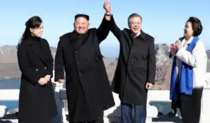 El presidente surcoreano Moon Jae-in visita monte sagrado acompañado de Kim Jong Un