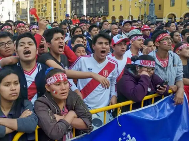 Perú vs Alemania: ​cientos de hinchas abarrotan la Plaza Mayor de Lima