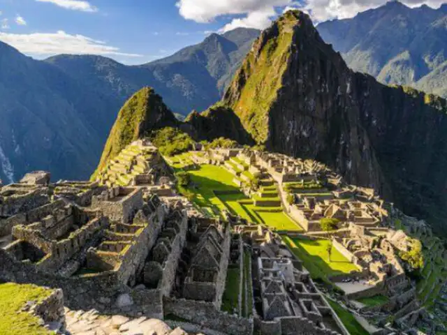 Cadena BBC informa así sobre el daño causado por turistas extranjeros en Machu Picchu