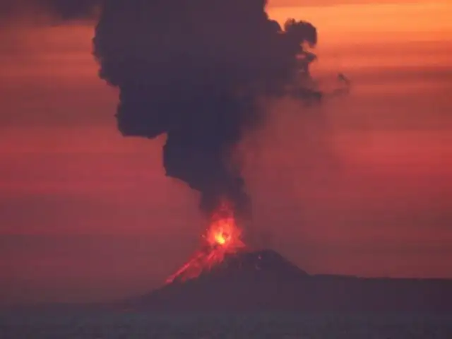 Indonesia: mire la impresionante erupción del volcán Anak Krakatoa